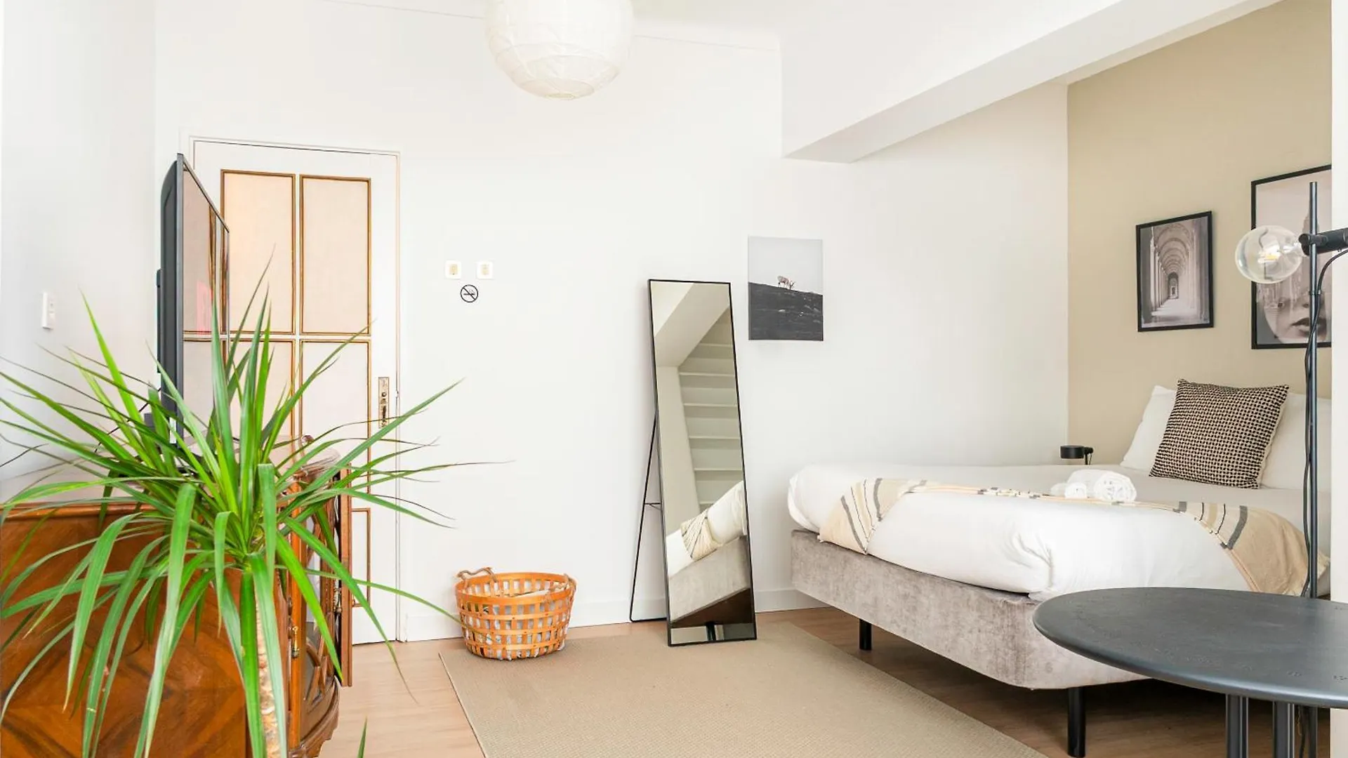 Soar Home I Urban Nest - Near Airport & Green Park Lisboa 0*,  Portugal