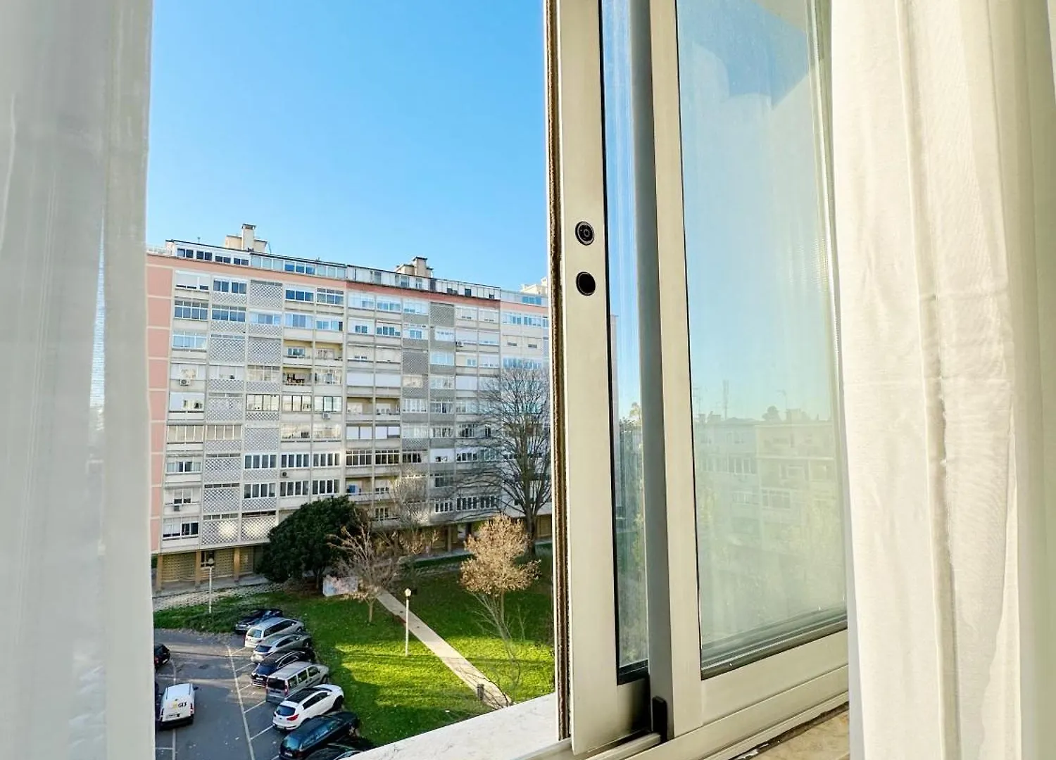 Soar Home I Urban Nest - Near Airport & Green Park Lisbon
