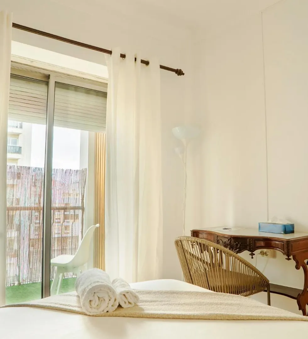 Homestay Soar Home I Urban Nest - Near Airport & Green Park Lisbon